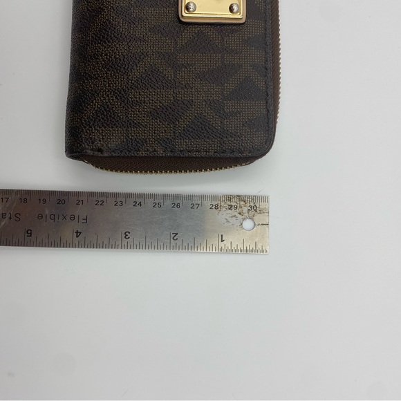 Michael Kors Zip Wallet in MK PrInt and wristlet. GUC - Picture 11 of 12